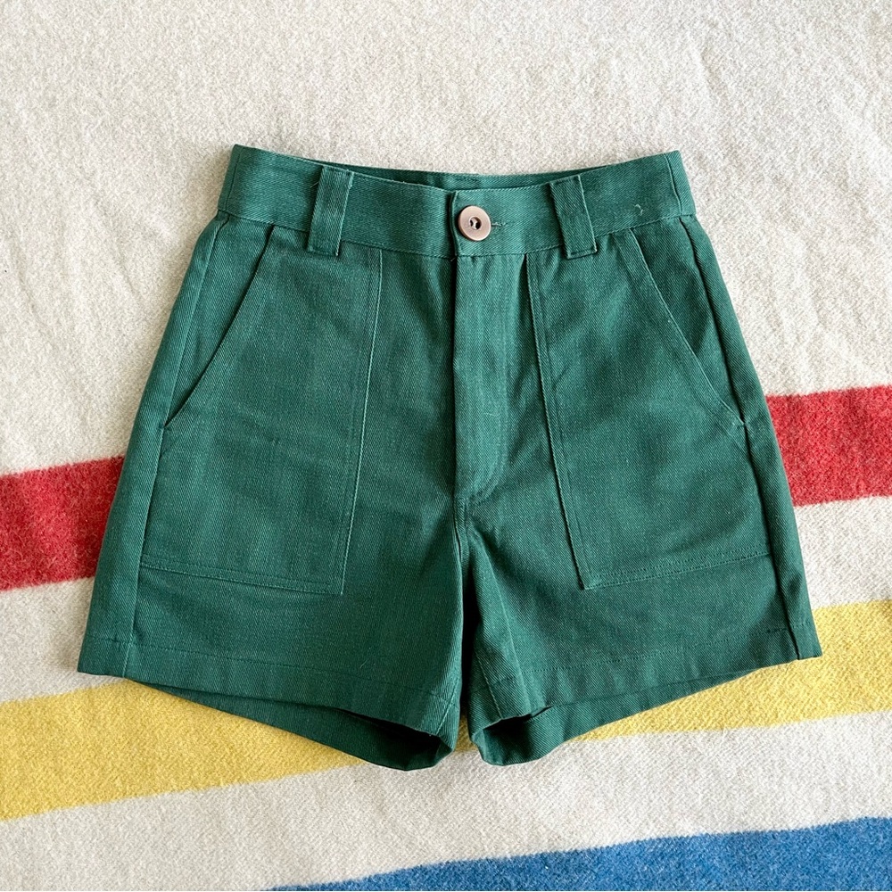Beaton Linen utility handmade shorts in forest - Picture 5 of 10